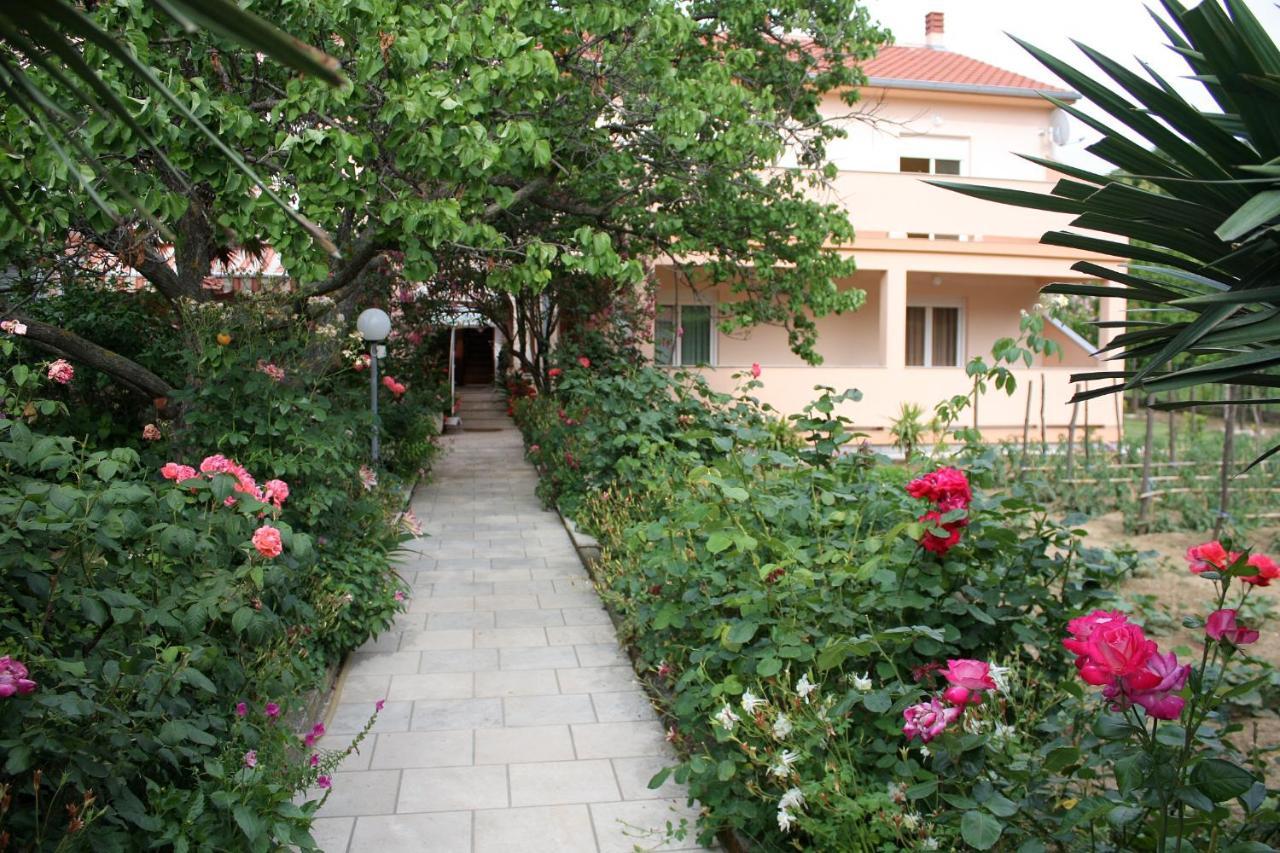 Apartments With A Parking Space Palit, Rab - 5028 Экстерьер фото
